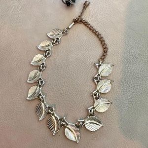 Vintage silver plated leaf necklace!